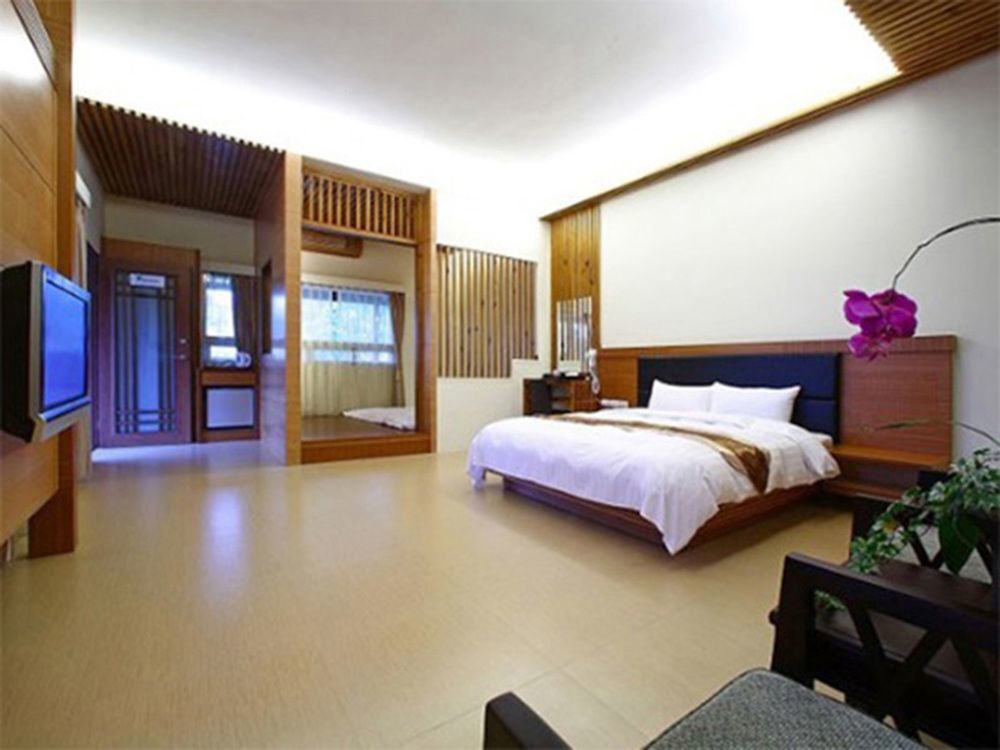Flying Villa Nantou Exterior photo