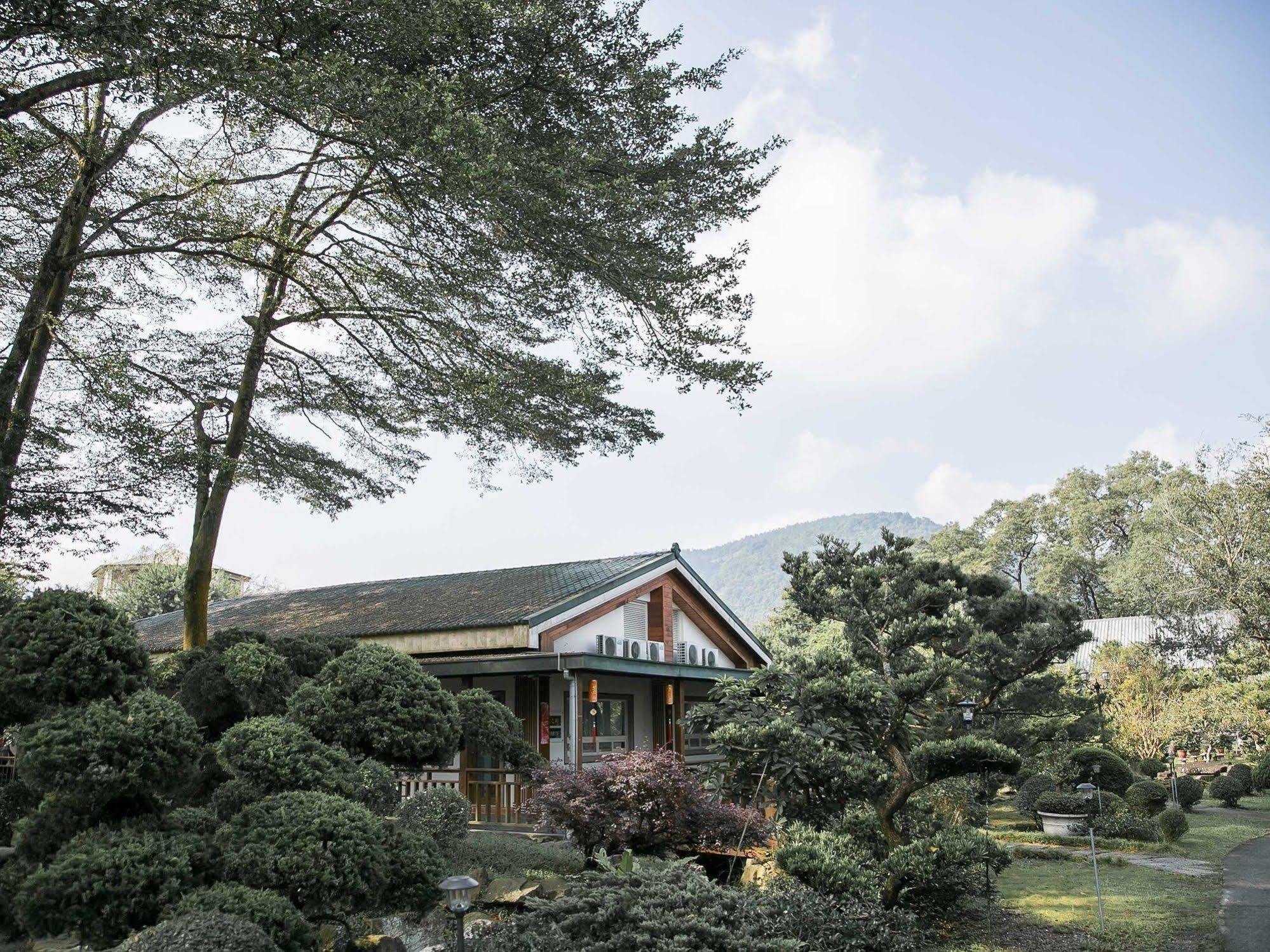 Flying Villa Nantou Exterior photo