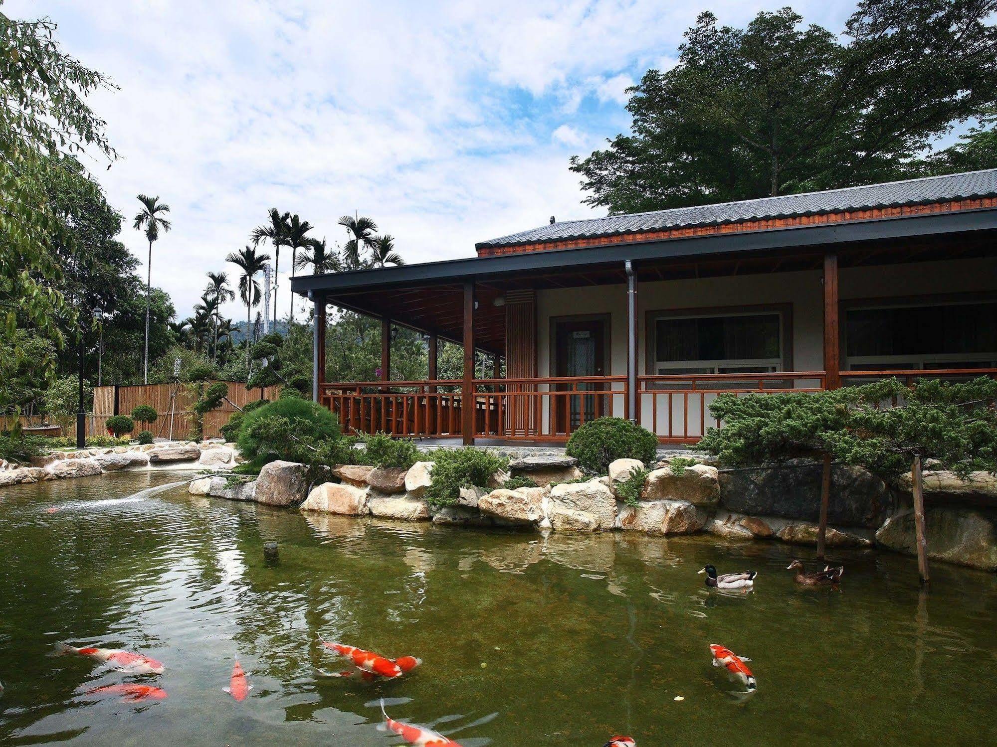 Flying Villa Nantou Exterior photo