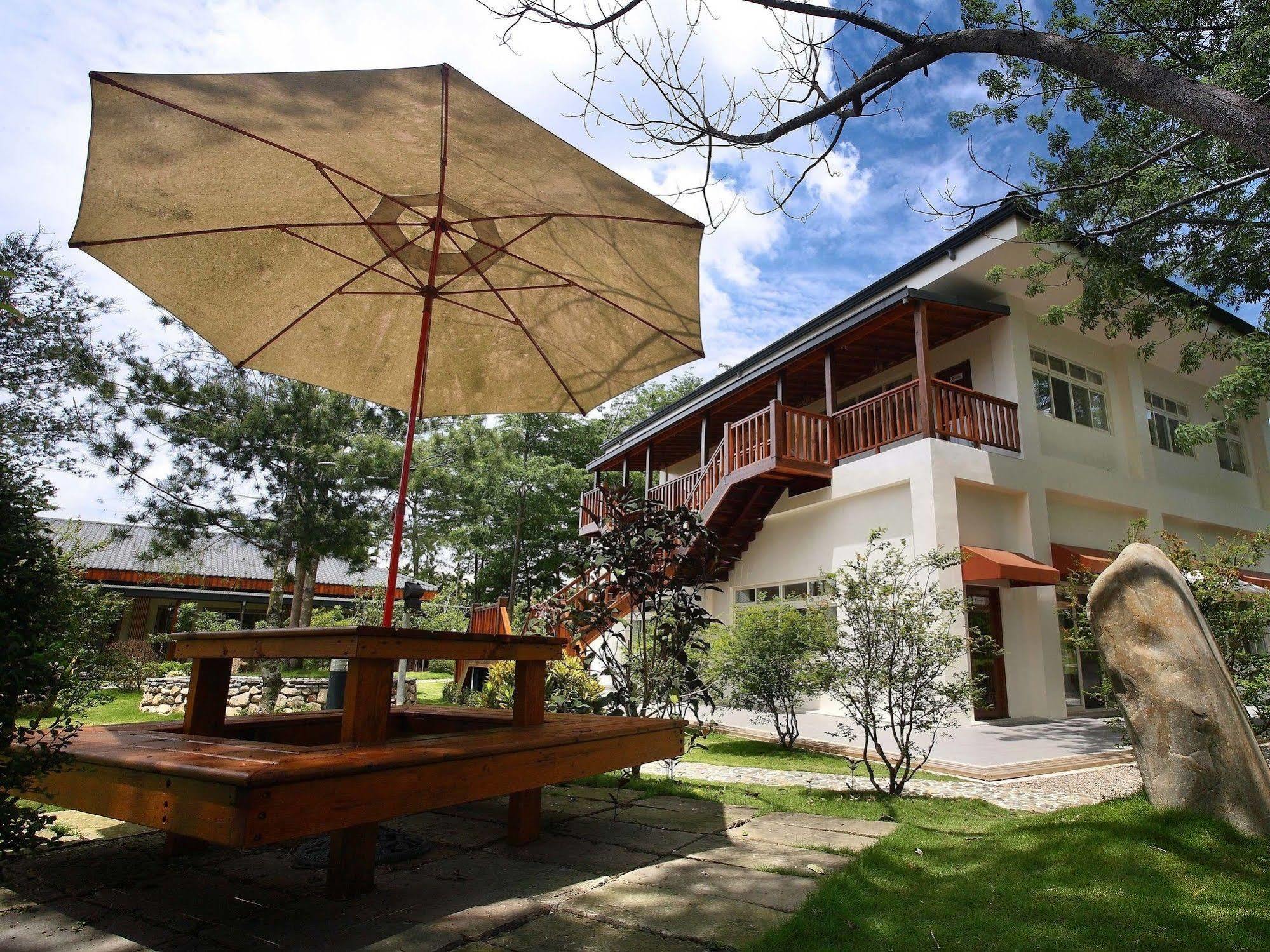 Flying Villa Nantou Exterior photo